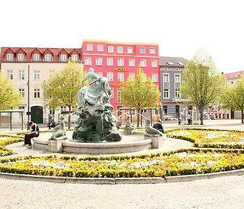 Am Hauptbahnhof 3* Σβερίν