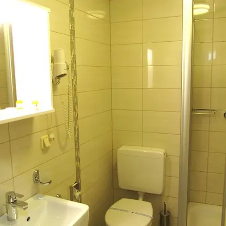 Am Hauptbahnhof Otel 3*